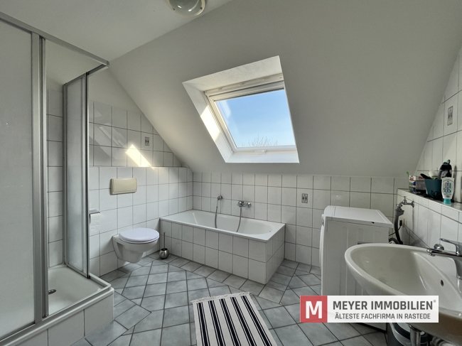 Vermietete Dachgeschosswohnung im Ortskern von Rastede (Obj.-Nr.: 6492)