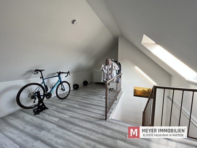 Vermietete Dachgeschosswohnung im Ortskern von Rastede (Obj.-Nr.: 6492)