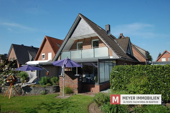 Interessantes Doppelhaus (2 WE) auf einem Traumgrundstück im Ortskern von Wiefelstede (Obj.-Nr.: 6499)