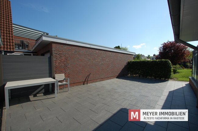 Interessantes Doppelhaus (2 WE) auf einem Traumgrundstück im Ortskern von Wiefelstede (Obj.-Nr.: 6499)