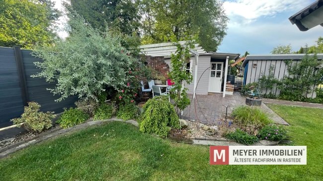 Interessantes Doppelhaus (2 WE) auf einem Traumgrundstück im Ortskern von Wiefelstede (Obj.-Nr.: 6499)