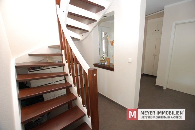 Interessantes Doppelhaus (2 WE) auf einem Traumgrundstück im Ortskern von Wiefelstede (Obj.-Nr.: 6499)