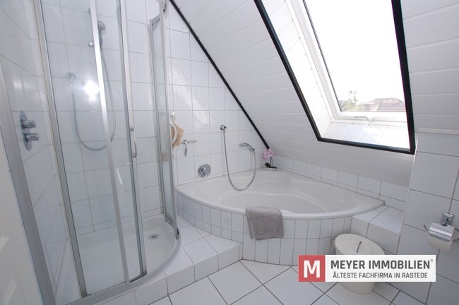 Interessantes Doppelhaus (2 WE) auf einem Traumgrundstück im Ortskern von Wiefelstede (Obj.-Nr.: 6499)