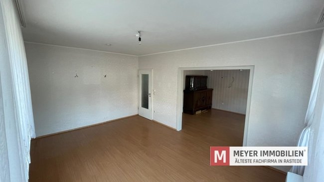 Interessantes Doppelhaus (2 WE) auf einem Traumgrundstück im Ortskern von Wiefelstede (Obj.-Nr.: 6499)