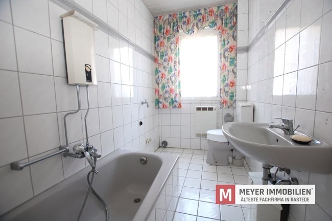 Interessantes Doppelhaus (2 WE) auf einem Traumgrundstück im Ortskern von Wiefelstede (Obj.-Nr.: 6499)