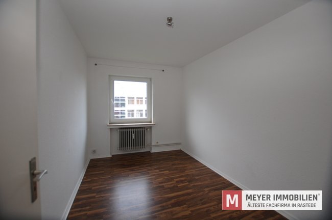 Bezugsfreie 3 ZKBB OG-Wohnung mit Kellerraum in Varel (Objekt-Nr.: 6430)