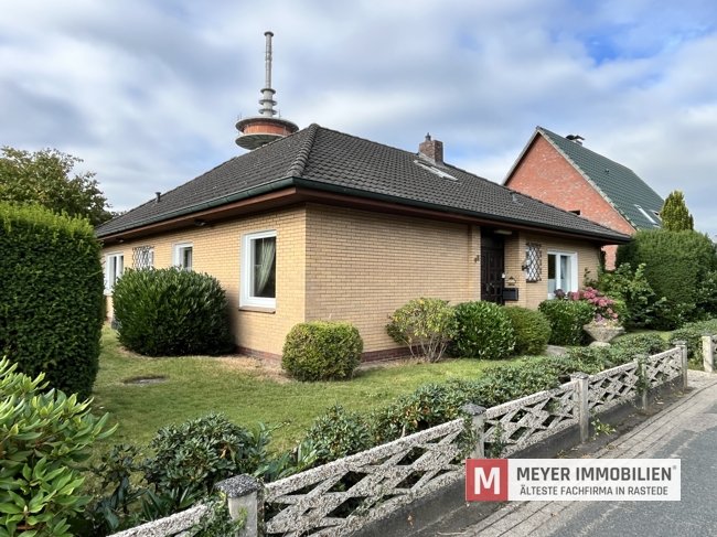 Wohnen auf einer Ebene – Bungalow mit herrlichem Garten und 3 Garagenstellplätzen (Obj.-Nr. 6540)