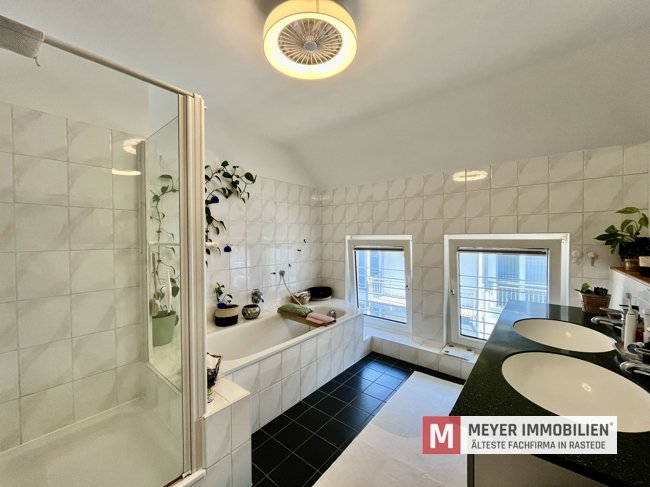 Jugendstil trifft Lifestyle - außergewöhnliche Dachgeschosswohnung in Toplage von Rastede (Obj.-Nr.: 6550)