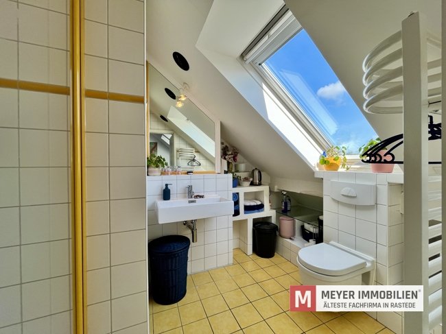Jugendstil trifft Lifestyle - außergewöhnliche Dachgeschosswohnung in Toplage von Rastede (Obj.-Nr.: 6550)