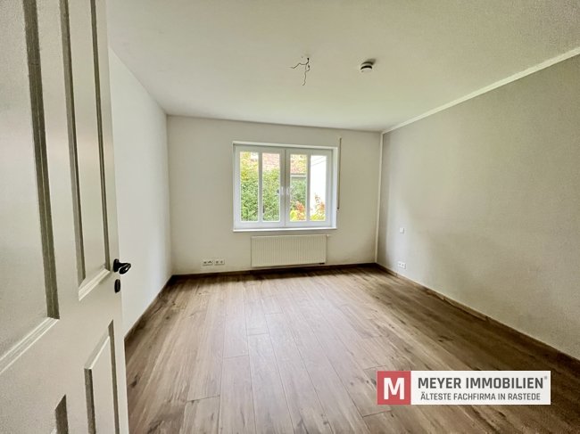 Moderne Neubauwohnung mit Garten in einem 5FH in Ortskernlage von Rastede (Obj.-Nr.: 6553)