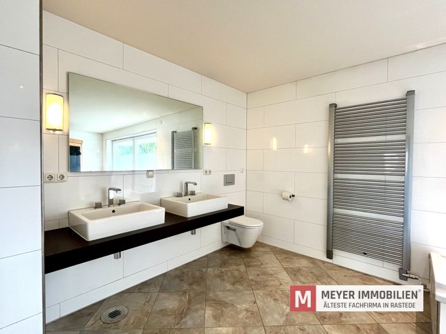 Stadtvilla in Rastede auf Erbpachtgrundstück mit Dachterrasse, Sauna & KfW40-Standard (Obj.-Nr. 6538