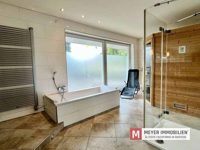 Stadtvilla in Rastede auf Erbpachtgrundstück mit Dachterrasse, Sauna & KfW40-Standard (Obj.-Nr. 6538