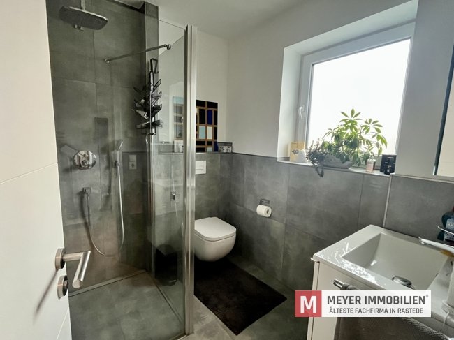 Neuwertiges EFH in zentraler Ortslage von Wiefelstede! (Objekt-Nr.: 6121)