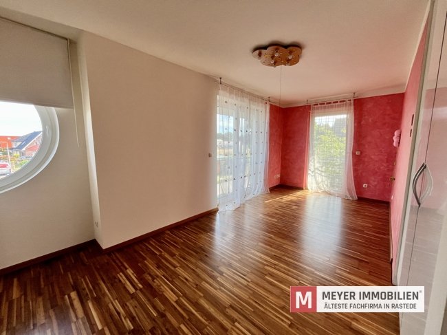 Stadtvilla in Rastede auf Erbpachtgrundstück mit Dachterrasse, Sauna & KfW40-Standard (Obj.-Nr. 6538