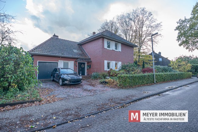 Großzügiges Einfamilienhaus im Stadtvillastil mit ausgebautem Dachgeschoss (Obj.-Nr. 6560)
