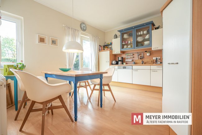 Großzügiges Einfamilienhaus im Stadtvillastil mit ausgebautem Dachgeschoss (Obj.-Nr. 6560)