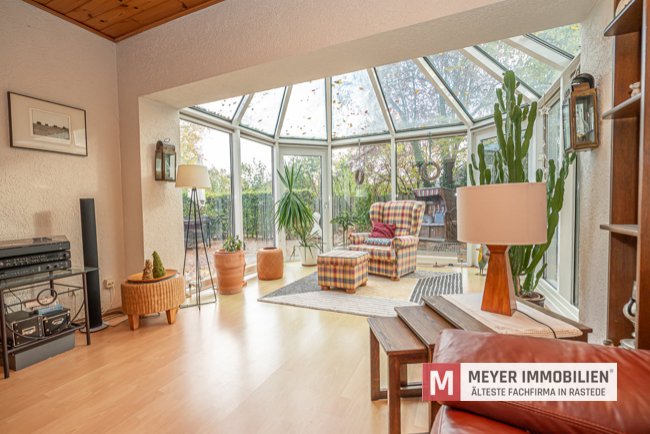 Großzügiges Einfamilienhaus im Stadtvillastil mit ausgebautem Dachgeschoss (Obj.-Nr. 6560)