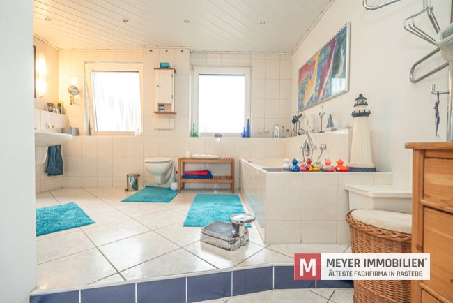 Großzügiges Einfamilienhaus im Stadtvillastil mit ausgebautem Dachgeschoss (Obj.-Nr. 6560)