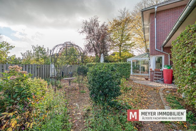 Großzügiges Einfamilienhaus im Stadtvillastil mit ausgebautem Dachgeschoss (Obj.-Nr. 6560)