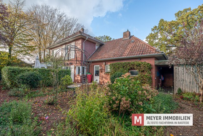 Großzügiges Einfamilienhaus im Stadtvillastil mit ausgebautem Dachgeschoss (Obj.-Nr. 6560)