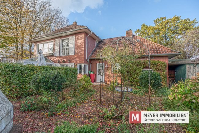 Großzügiges Einfamilienhaus im Stadtvillastil mit ausgebautem Dachgeschoss (Obj.-Nr. 6560)