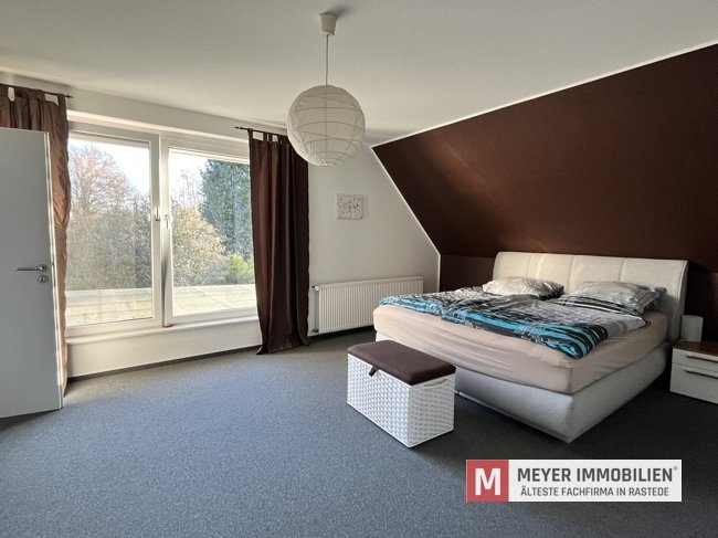 Kernsaniertes Einfamilienhaus mit Doppelgarage und Blick ins Grüne am Ortsrand von Rastede (Obj.-Nr.: 6567)