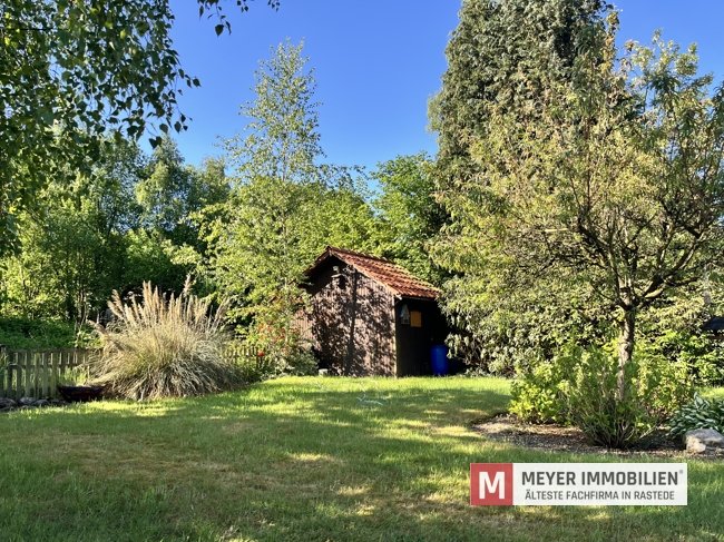 Saniertes Wohnhaus mit Doppelgarage und viel Platz in Rastede (Obj.-Nr.: 6567)