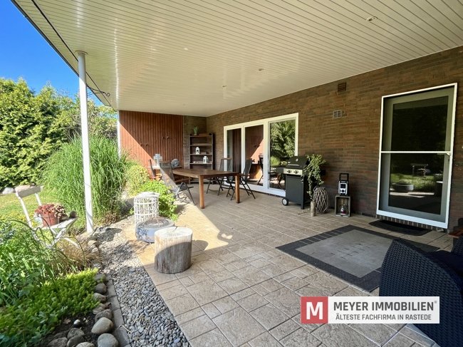 Saniertes Wohnhaus mit Doppelgarage und viel Platz in Rastede (Obj.-Nr.: 6567)