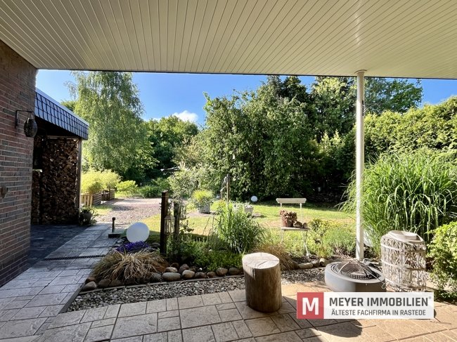 Saniertes Wohnhaus mit Doppelgarage und viel Platz in Rastede (Obj.-Nr.: 6567)