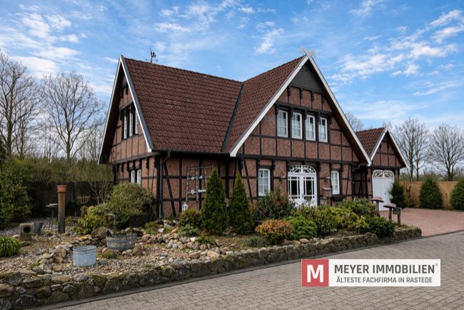 Ein Zuhause mit besonderer Atmosphäre. Erstklassiges Fachwerkhaus mit Wintergarten in Rastede (Obj.-Nr. 6597)