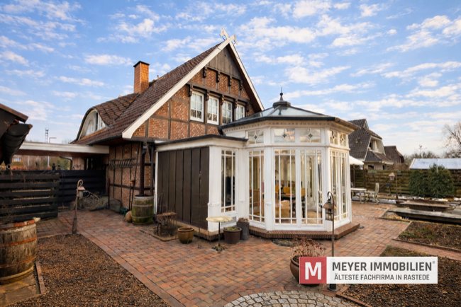 Ein Zuhause mit besonderer Atmosphäre. Erstklassiges Fachwerkhaus mit Wintergarten in Rastede (Obj.-Nr. 6597)