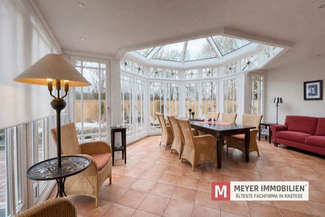 Ein Zuhause mit besonderer Atmosphäre. Erstklassiges Fachwerkhaus mit Wintergarten in Rastede (Obj.-Nr. 6597)