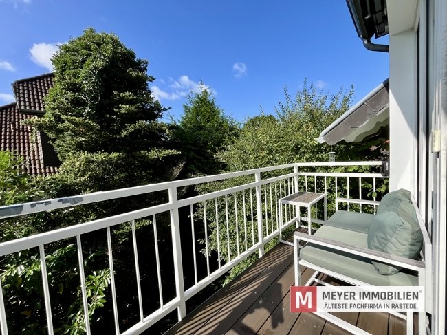 Geräumige, lichtdurchflutete Dachgeschosswohnung in Toplage von Rastede (Obj.-Nr.: 6593)