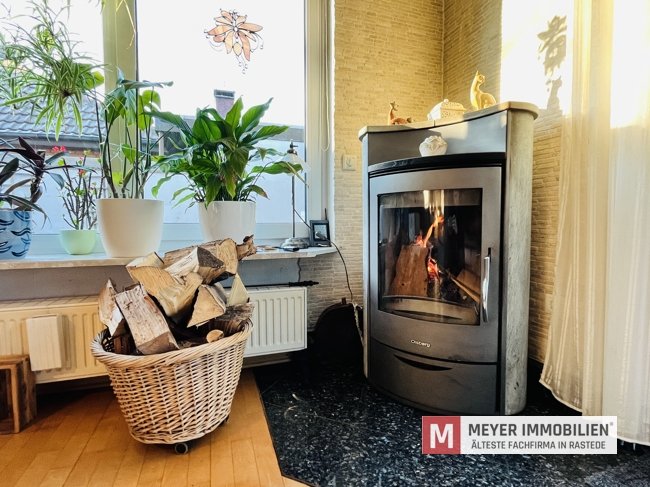 Gepflegtes Einfamilienhaus mit Wintergarten und Teichanlage! (Obj.-Nr. 6584)