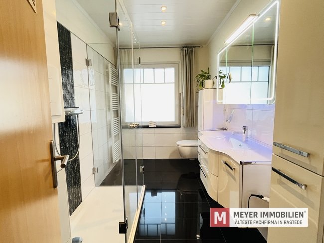 Gepflegtes Einfamilienhaus mit Wintergarten und Teichanlage! (Obj.-Nr. 6584)