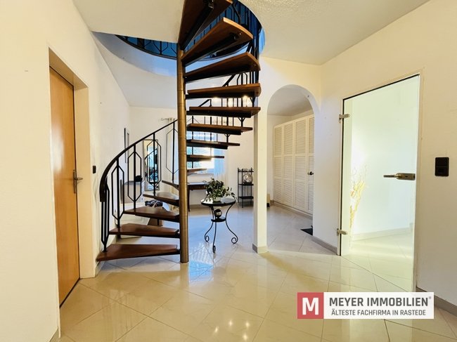 Gepflegtes Einfamilienhaus mit Wintergarten und Teichanlage! (Obj.-Nr. 6584)