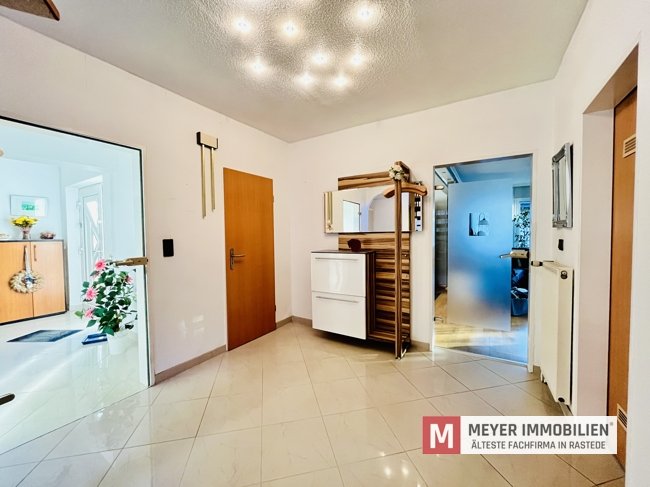 Gepflegtes Einfamilienhaus mit Wintergarten und Teichanlage! (Obj.-Nr. 6584)