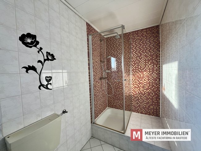 Gepflegtes Einfamilienhaus mit Wintergarten und Teichanlage! (Obj.-Nr. 6584)