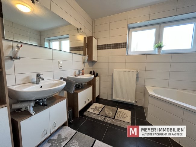 Saniertes Wohnhaus mit Doppelgarage und viel Platz in Rastede-Leuchtenburg (Obj.-Nr.: 6622)