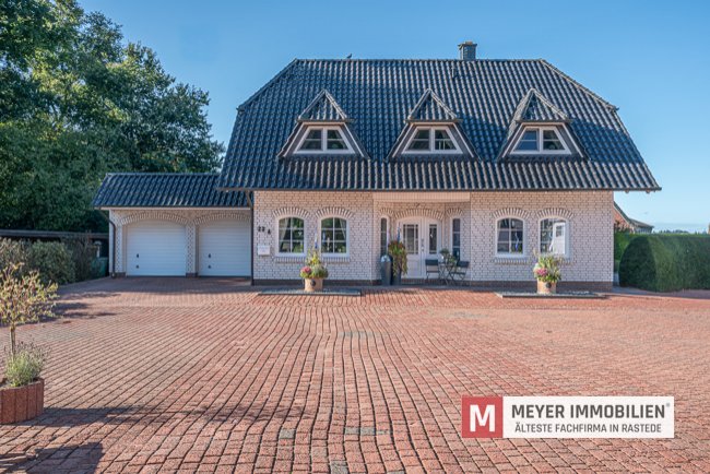 Familienfreundliches Einfamilienhaus mit separater Gewerbefläche in Jaderberg (Obj.-Nr. 6536)
