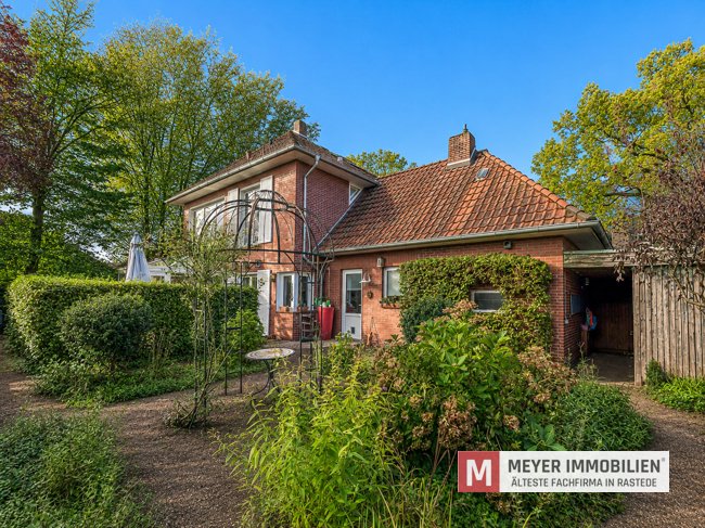 Großzügiges Einfamilienhaus im Stadtvillastil mit ausgebautem Dachgeschoss (Obj.-Nr. 6560)