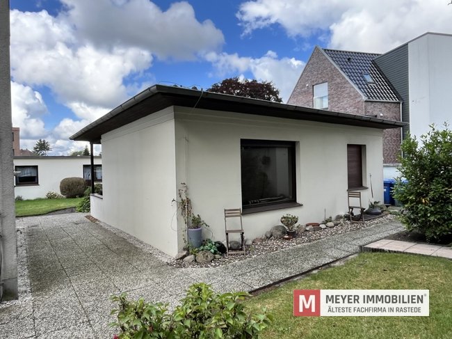 Sanierungsbedürftiger Flachdachbungalow in Oldenburg - Donnerschwee (Obj.-Nr. 6636)