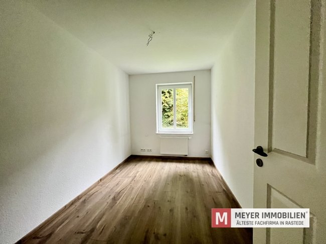Moderne Neubauwohnung mit Garten in einem 5FH in Ortskernlage von Rastede (Obj.-Nr.: 6553)