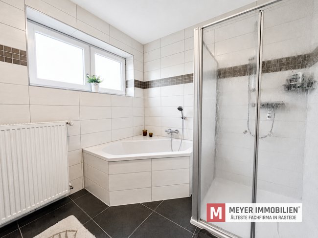 Modernisiertes, großzügiges Wohnhaus mit Doppelgarage in Rastede-Leuchtenburg (Obj.-Nr. 6650)