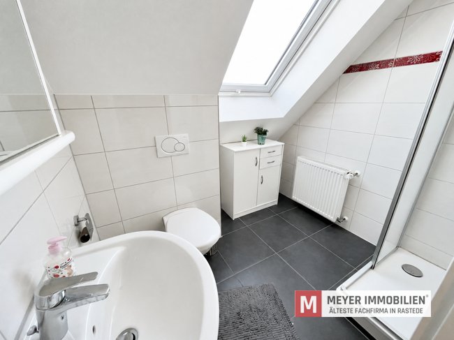 Modernisiertes, großzügiges Wohnhaus mit Doppelgarage in Rastede-Leuchtenburg (Obj.-Nr. 6650)