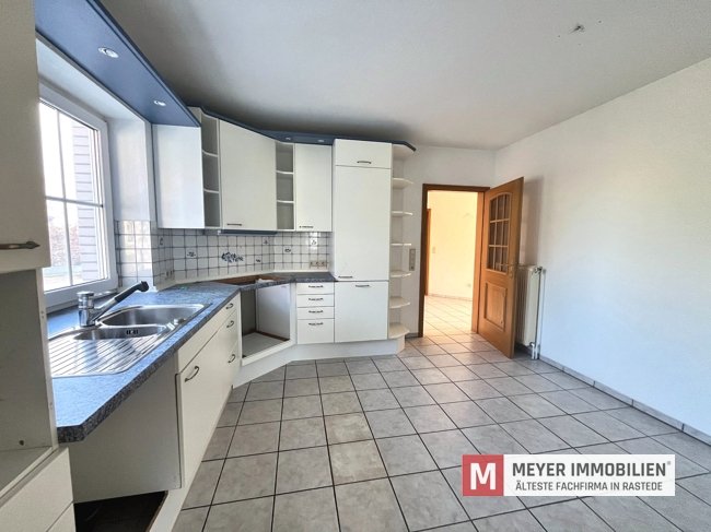 Großzügiges Zweifamilienhaus mit Doppelgarage auf weitläufigem Grundstück in Hahn-Lehmden (Obj.-Nr. 6655)