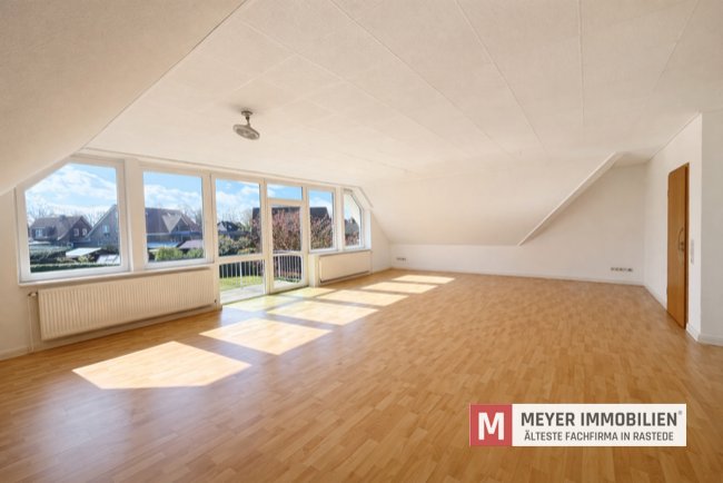 Großzügiges Zweifamilienhaus mit Doppelgarage auf weitläufigem Grundstück in Hahn-Lehmden (Obj.-Nr. 6655)