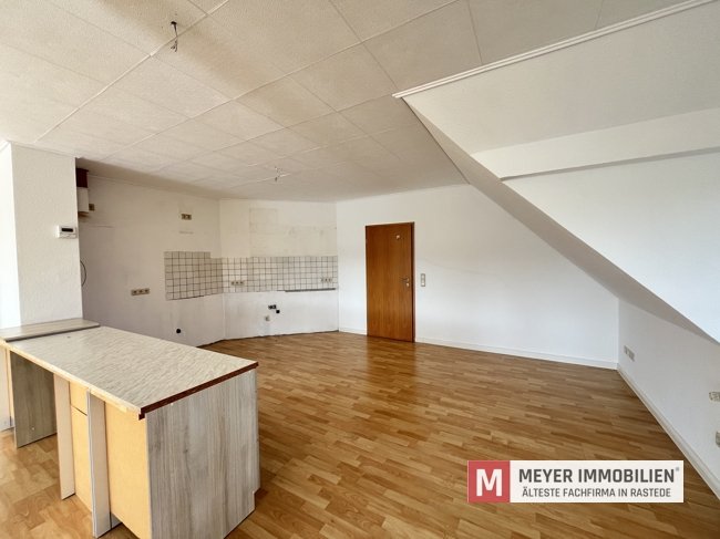 Großzügiges Zweifamilienhaus mit Doppelgarage auf weitläufigem Grundstück in Hahn-Lehmden (Obj.-Nr. 6655)