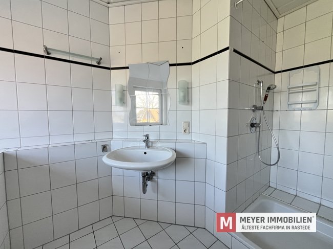 Großzügiges Zweifamilienhaus mit Doppelgarage auf weitläufigem Grundstück in Hahn-Lehmden (Obj.-Nr. 6655)
