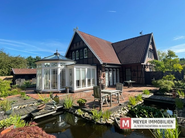 Ein Zuhause mit besonderer Atmosphäre. Erstklassiges Fachwerkhaus mit Wintergarten in Rastede (Obj.-Nr. 6624)